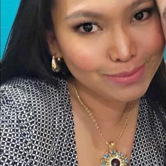 Meet Your Posher - Picture 2 of 3